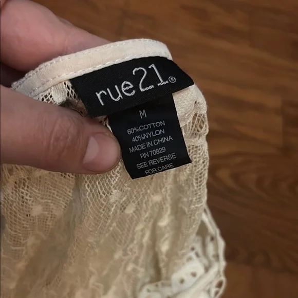 Elegant Cream Lace Women’s Top - Picture 2 of 2